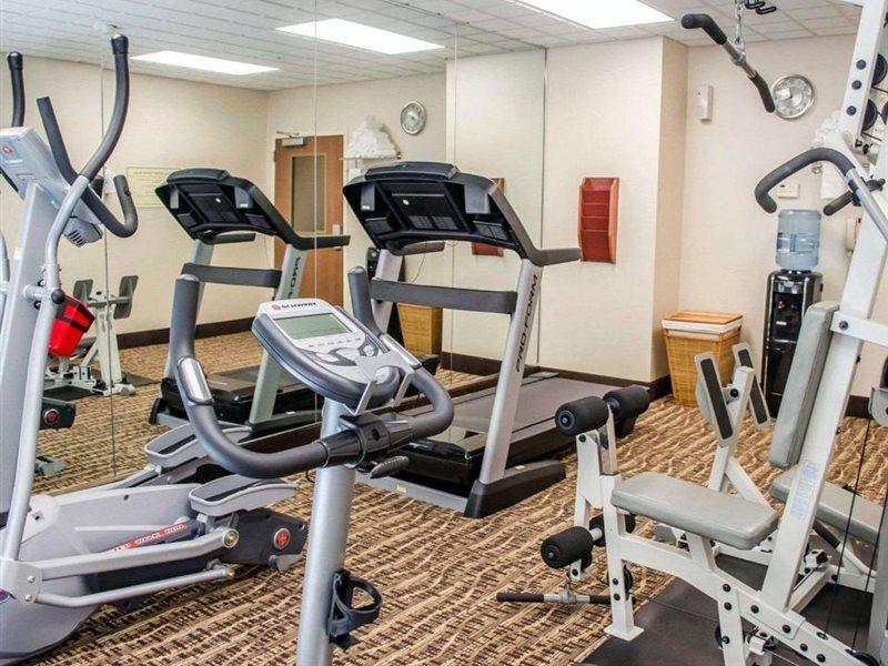 Comfort Inn & Suites Крествю Екстериор снимка