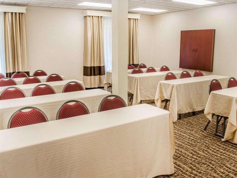 Comfort Inn & Suites Крествю Екстериор снимка