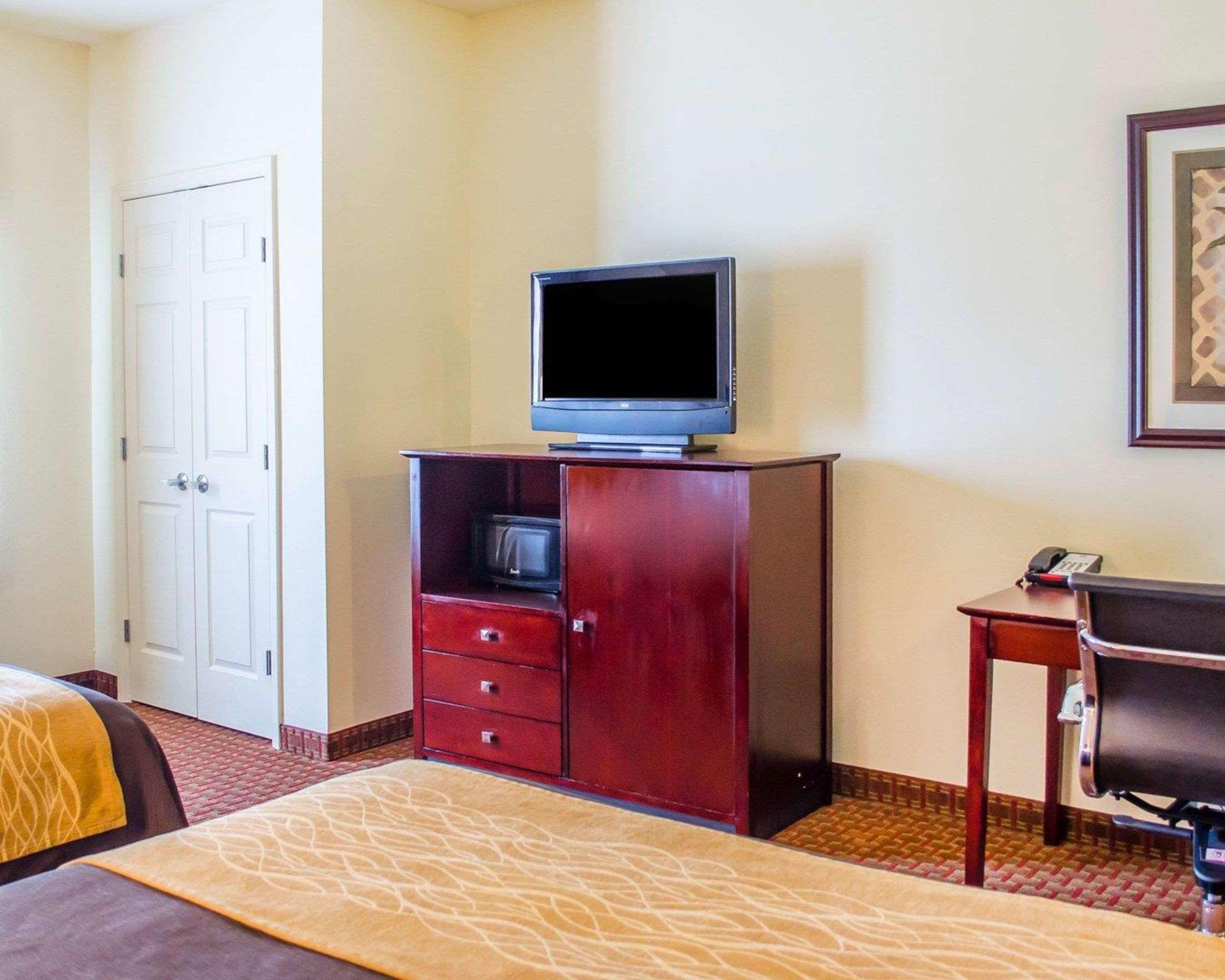 Comfort Inn & Suites Крествю Екстериор снимка