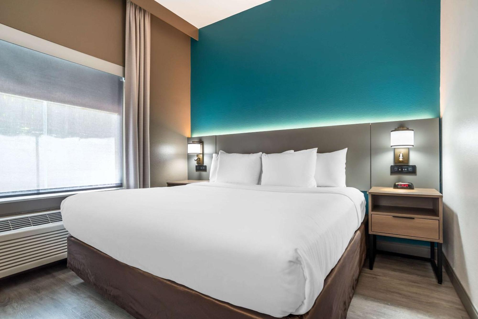 Comfort Inn & Suites Крествю Екстериор снимка