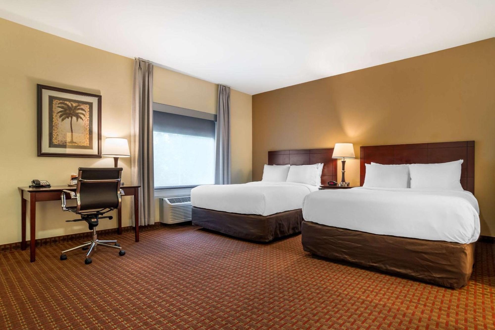 Comfort Inn & Suites Крествю Екстериор снимка