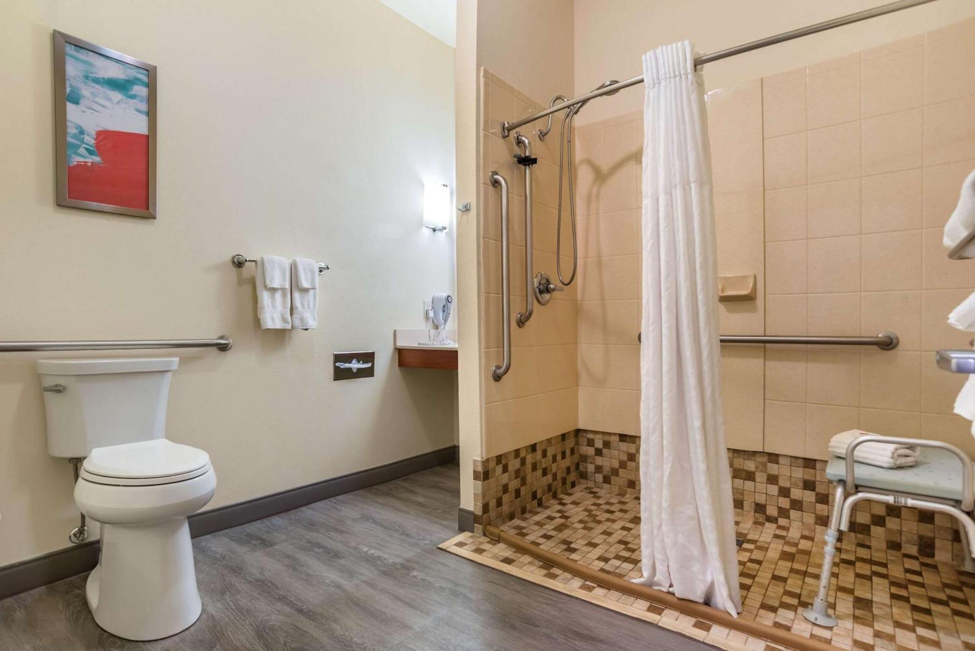 Comfort Inn & Suites Крествю Екстериор снимка