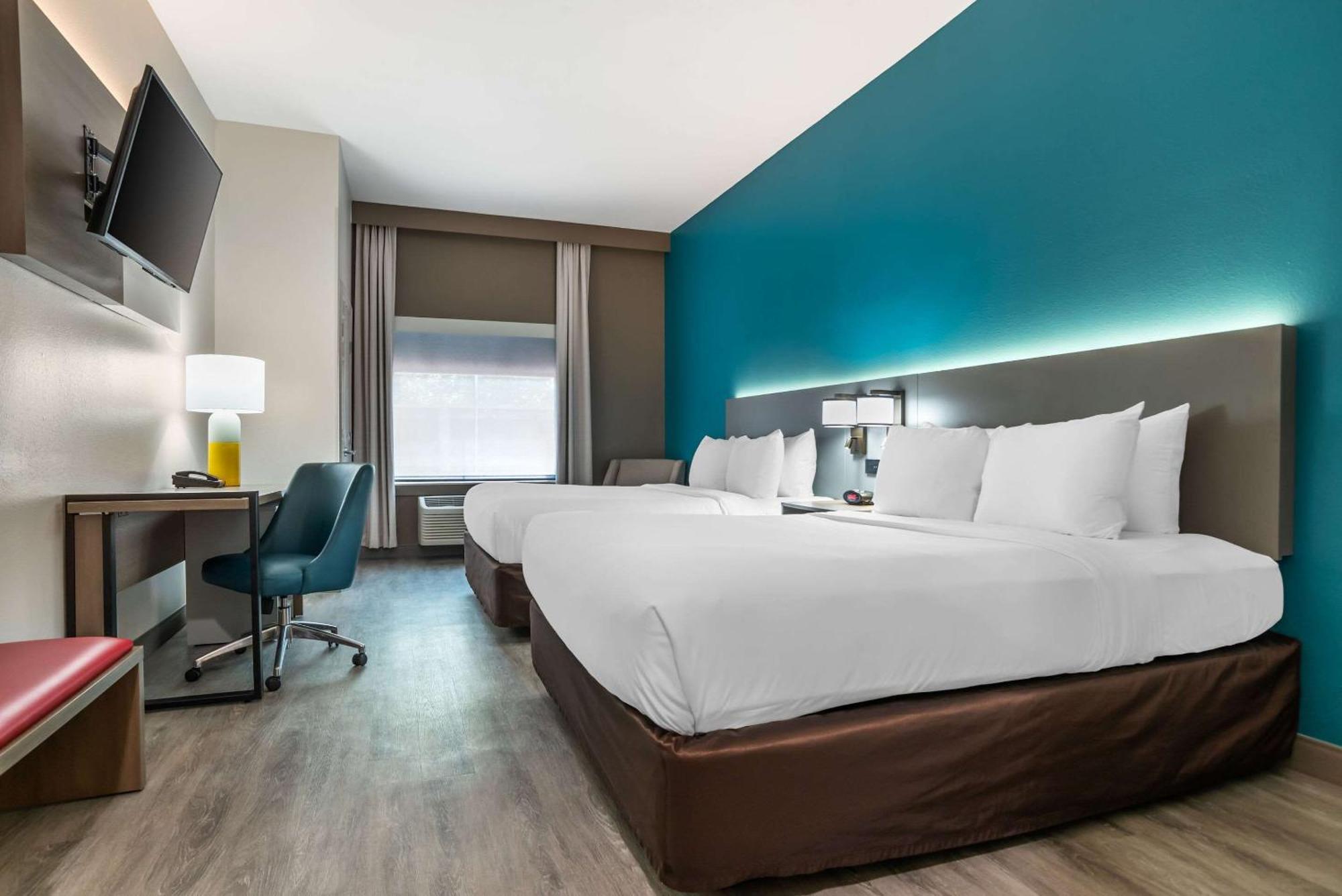 Comfort Inn & Suites Крествю Екстериор снимка