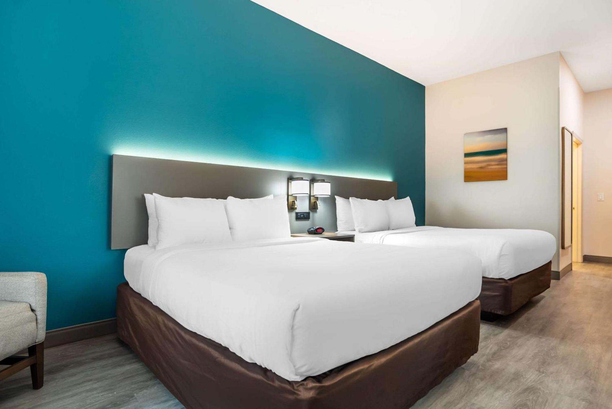 Comfort Inn & Suites Крествю Екстериор снимка