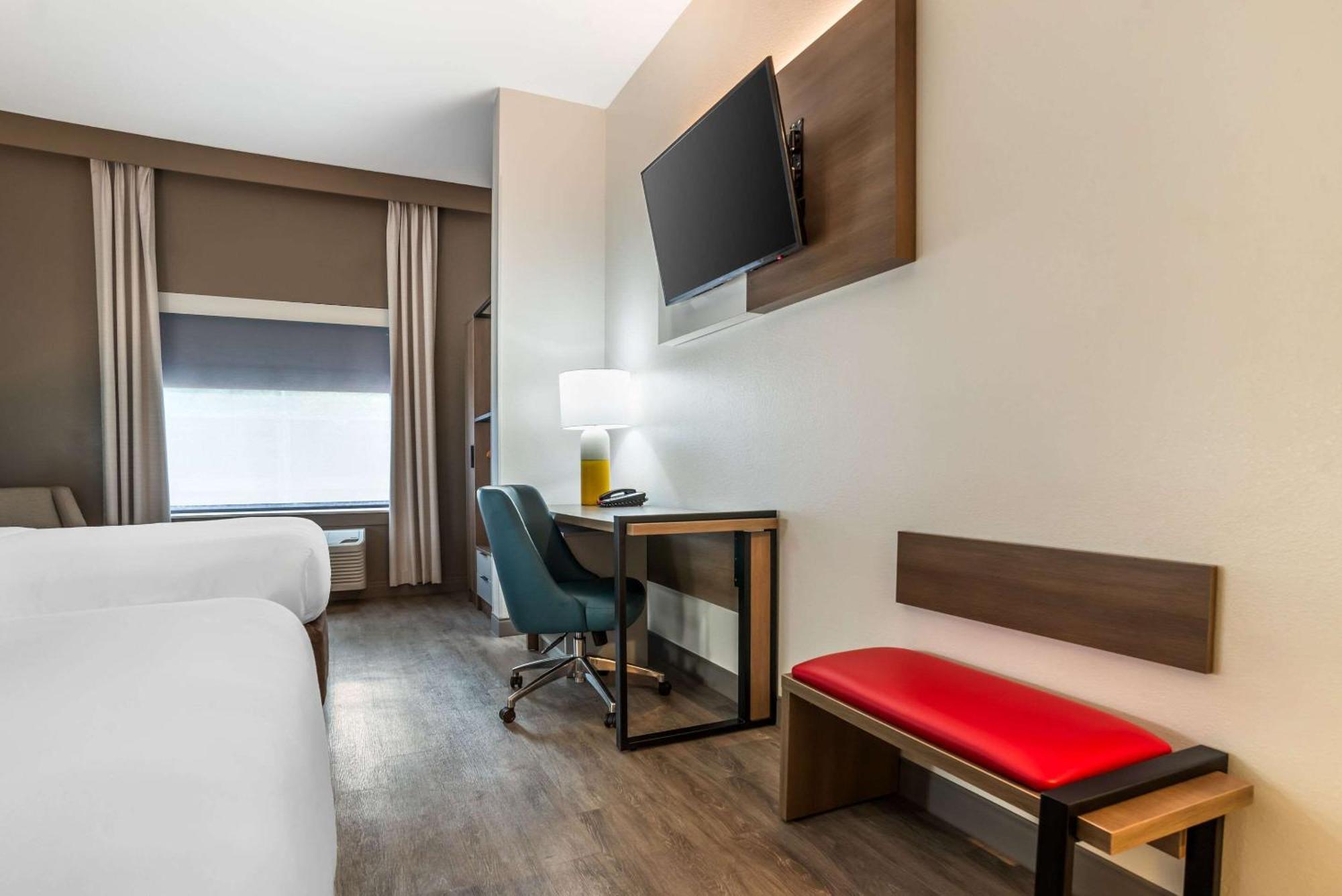 Comfort Inn & Suites Крествю Екстериор снимка