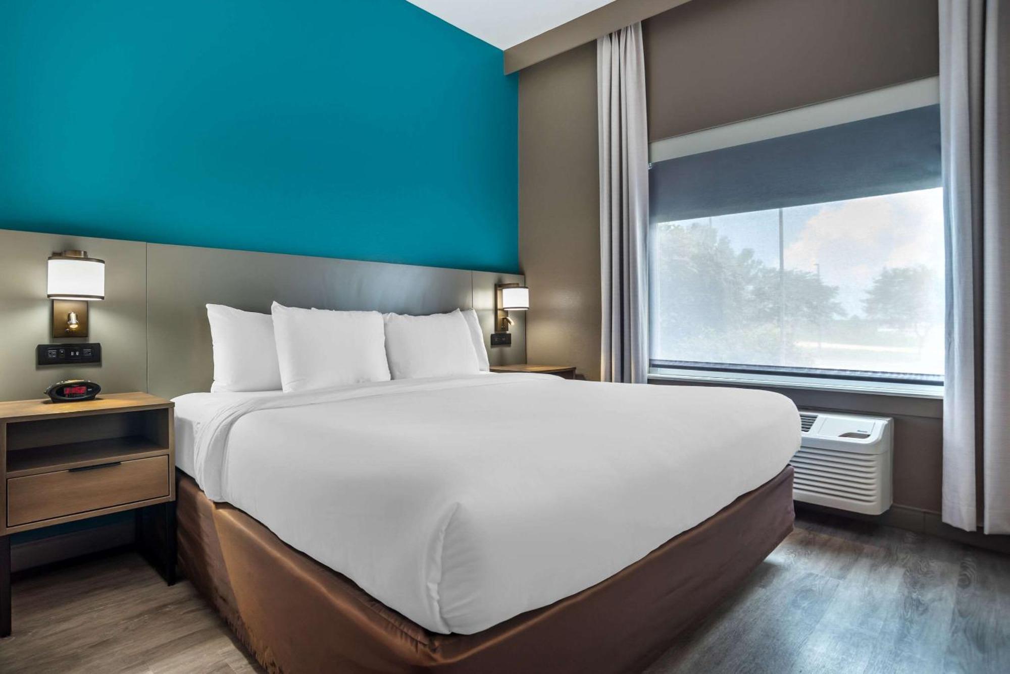 Comfort Inn & Suites Крествю Екстериор снимка