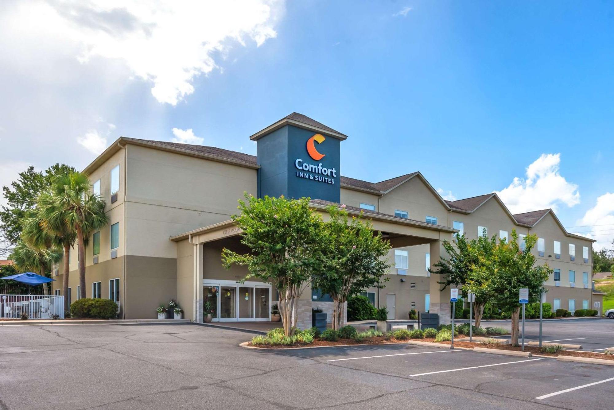 Comfort Inn & Suites Крествю Екстериор снимка