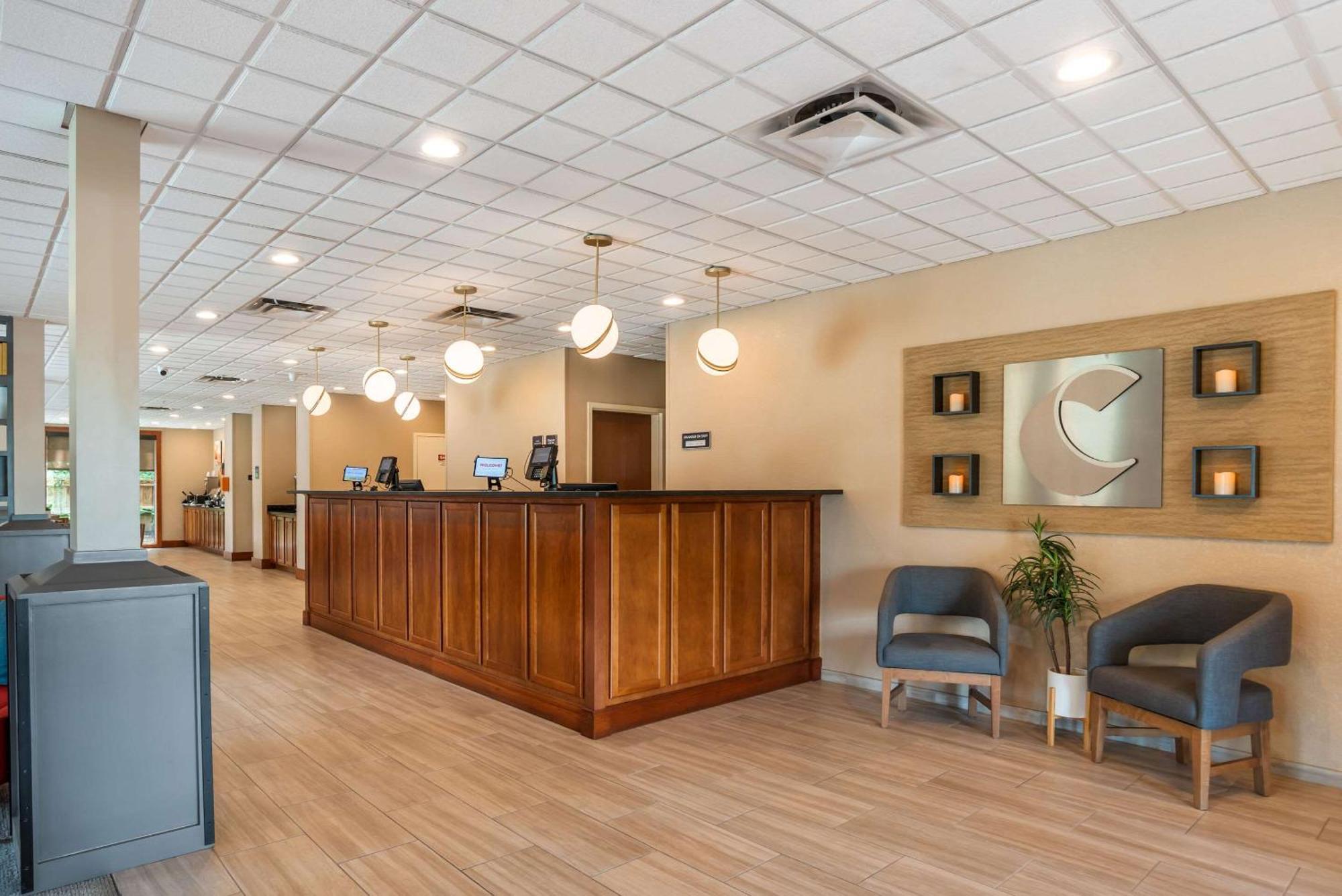 Comfort Inn & Suites Крествю Екстериор снимка