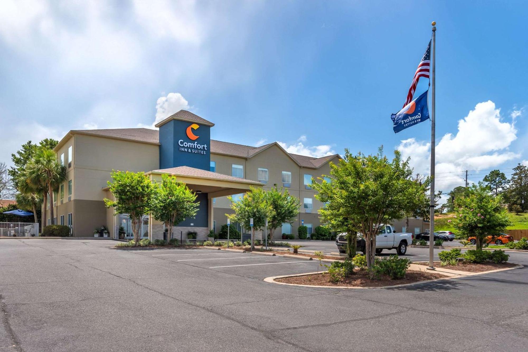 Comfort Inn & Suites Крествю Екстериор снимка